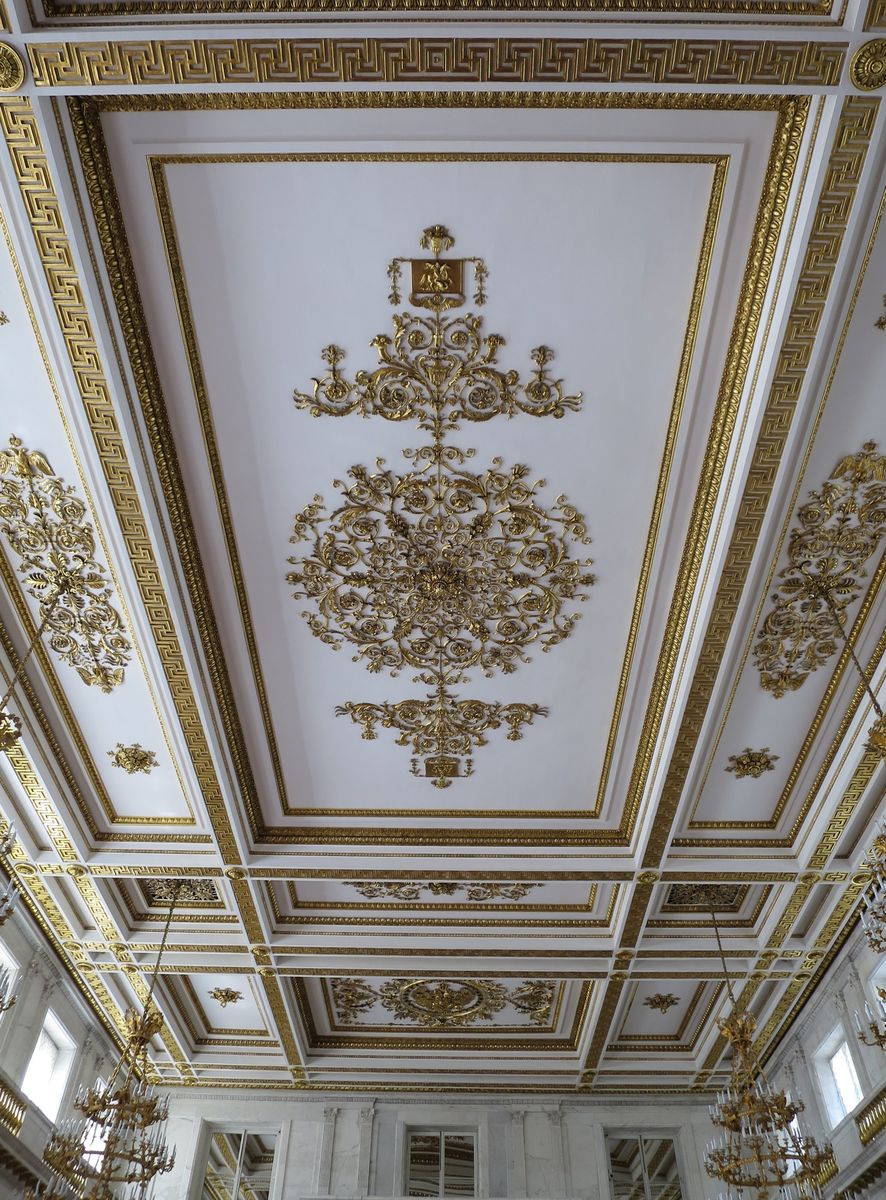 Петербург — столица лепнины